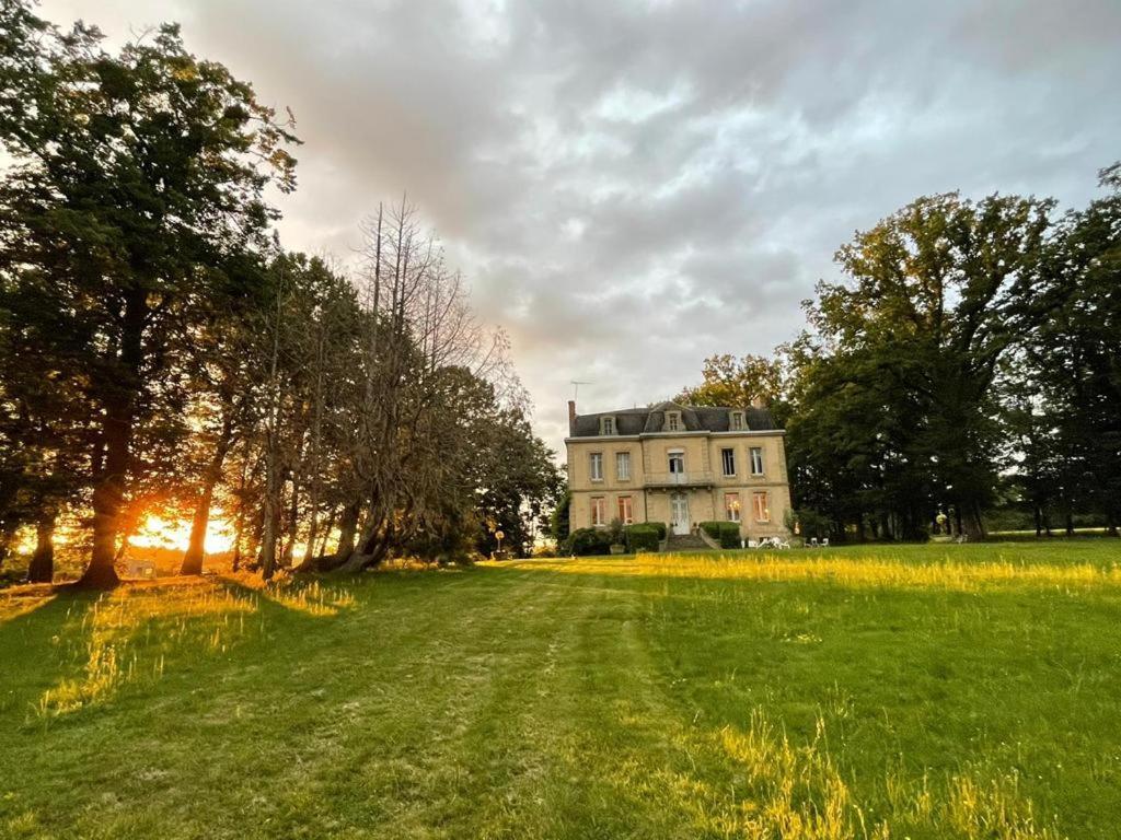 Chateau Du Grand Lucay Bourbon-lʼArchambault Dış mekan fotoğraf